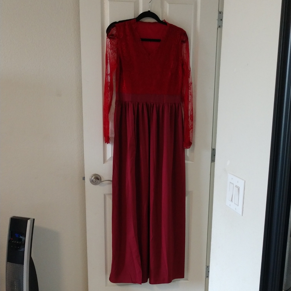 Red Burgundy 2 tone long dress! Size 6